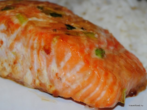 Коронна страва Риб — лосось у медово-соєвому соусі
