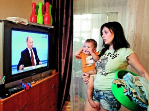 Із грудня 2001 року Володимир Путін 10 разів говорив по телевізору з народом: шість – на посаді президента та чотири як прем’єр­міністр Росії. Останній прямий ефір 15 грудня 2011­го тривав найдовше – 4 години і 33 хвилини. За цей час Путін – уперше як кандидат у президенти – відповів на 88 запитань