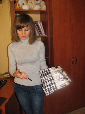 Візажист Марина Романченко вважає, що для професійного макіяжу потрібно не менше 24 щіток