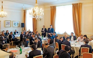 Президент Віктор Янукович виступає на конференції &quot;Нова енергетична архітектура: можливе та ефективне перетворення&quot; під час щорічного Всесвітнього економічного форуму в швейцарському місті Давос. Розповідає про невикористаний потенціал України у сфері альтернативної енергетики