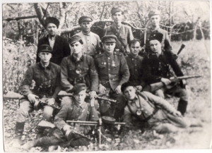 Агентурно-бойова група підполковника МГБ Віталія Захарова (сидить у центрі), яка діяла на Прикарпатті