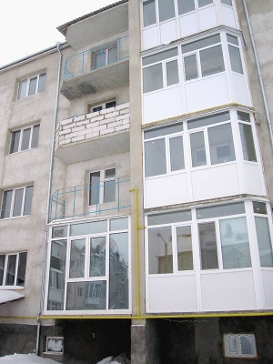 Будинок по вулиці Ворошилова в центрі Іллінців здали на минулому тижні. Майже всі квартири викуплені заробітчанами
