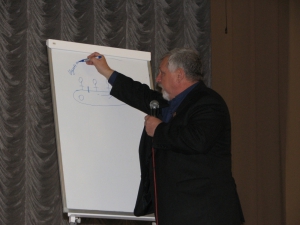 Владимир Жданов во время лекции