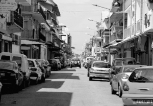 На вулицях міста Кайєнна французького округу Гвіана у Бразилії багато дорогих машин. Місцеві живуть із продажу золота. Також мають високі соціальні виплати