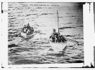 Спасательные шлюпки с уцелевшими пассажирами &quot;Титаника&quot; направлются к судну Carpathia, которое первым пришло на помощь