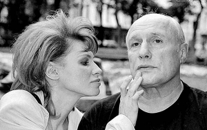Російський актор Олександр Пороховщиков із дружиною Іриною познайомився 1977 року в театрі Пушкіна в Москві. Там вона підробляла костюмером