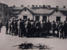 Михаил Грушевский на дворе Луцких казарм в день разоружения сечевых стрельцов немецкими войсками, 1 мая 1918