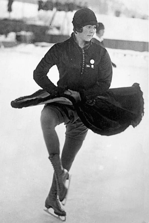 Соня Хені — перша триразова олімпійська чемпіонка в історії фігурного катання й єдина така у жіночих одиночних змаганнях. Лише по її смерті подібного результату, щоправда, в парному катанні, зуміла досягти радянська фігуристка Ірина Родніна — 1972-го, 1976-го та 1980 року