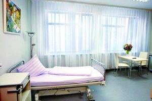 Цю палату в харківській лікарні обладнали для екс-прем’єра Юлії Тимошенко, яка поки що перебуває у Качанівській виправній колонії. На вікна медзакладу вже встановили ґрати