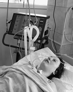 Вероніка Сугак лежить у реанімаційному відділенні Хмельницької обласної лікарні. Її родичі щодоби витрачають на лікування до чотирьох тисяч гривень