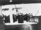 Група врятованих пасажирів з &quot;Титаніка&quot; на борту &quot;Карпатії&quot;, квітень 1912