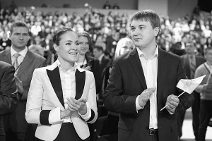 Лідер партії ”Україна — Вперед!” Наталія Королевська зі своїм заступником Євгеном Сусловим під час форуму прихильників цієї політсили в київському Міжнародному виставковому центрі. 18 квітня