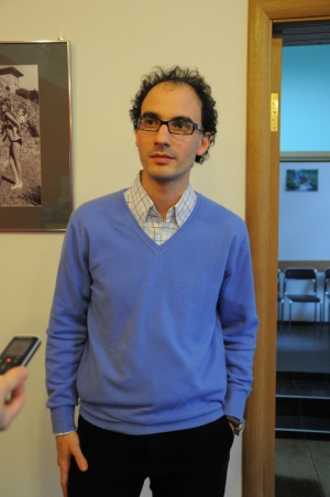 Ґійом Колін, прес-аташе Французького культурного центру, читає Ліну Костенко без словника