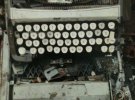 " Сподобалась концепція, де фотограф сам руйнує фотографію, покриваючи плівку клеєм. Це була виставка художника Романа П'ятковки в місті Арлес в музеї Ван Гога. Художник не має контролю над тим, що вийде й із людських фотографій клей створював привиди або череп. Фотограф хотів показати, що клей руйнує плівку точно так, як час руйнує зовнішність людини. Це все говорить про швидкоплинність часу і про життя в комерційному суспільстві. Коли щось болить — випиваєш пігулку, а при зморшках зробиш підтяжку обличчя. Але нічого не є вічним, як було написано на храмі Соломона — "Все пройде". Щось схоже із останньої ідеї американського фотографа Саллі Манн. Коли вона робила фотографії на металевих пластинках. Антикварним фотоапаратом 1860 року, на який знімали Громадянську війну в Америці між Північчю й Півднем, вона фотографувала мертвих собак та людей. Її ідея була такою ж, як і в Романа П'ятковки, - показати тлінність всього і нашу не вічність"