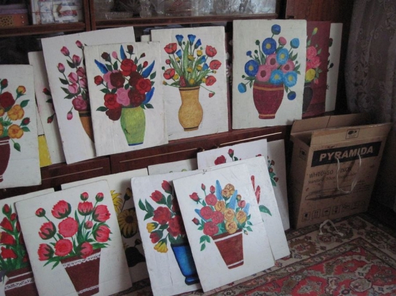 Роботи 85-річної Василіси Захарчук з міста Умань. Жінка почала малювати у 82 роки, творчість рятувала її від суму.