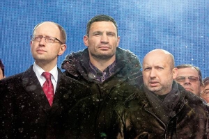 Лідери партій "Фронт змін" Арсеній Яценюк і "Удар" Віталій Кличко та перший заступник голови партії "Батьківщина" Олександр Турчинов під час відзначення Дня соборності 22 січня 2012 року. Тоді було заявлено, що об’єднана опозиція сформує єдиний партійний список на осінніх парламентських виборах. Кличко підписав угоду із застереженнями. На форум опозиції 12 травня 2012 року лідер партії "Удар" не прийшов
