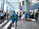 Жінки у формі стюардес перед відкриттям нового терміналу аеропорту &quot;Київ&quot;