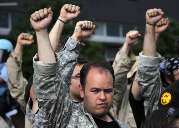 Военные также были с митингующими