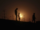 Родина дивиться на затемнення в С'юдад-Хуарез