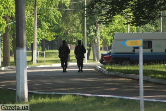 На військових складах зберігається близько 100 тисяч тонн боєприпасів