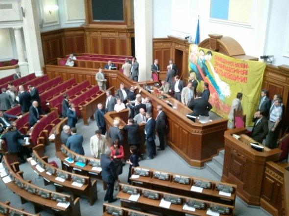 Оппозиция снова блокирует работу ВР
