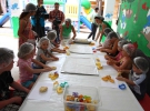 Дети учились делать печенье