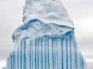 Неймовірно красивий &quot;смугастий&quot; айсберг