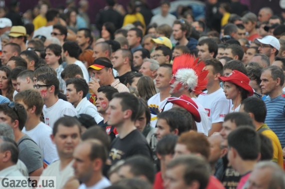 Більше десяти тисяч людей зібралися у Львівській фан-зоні 8 червня