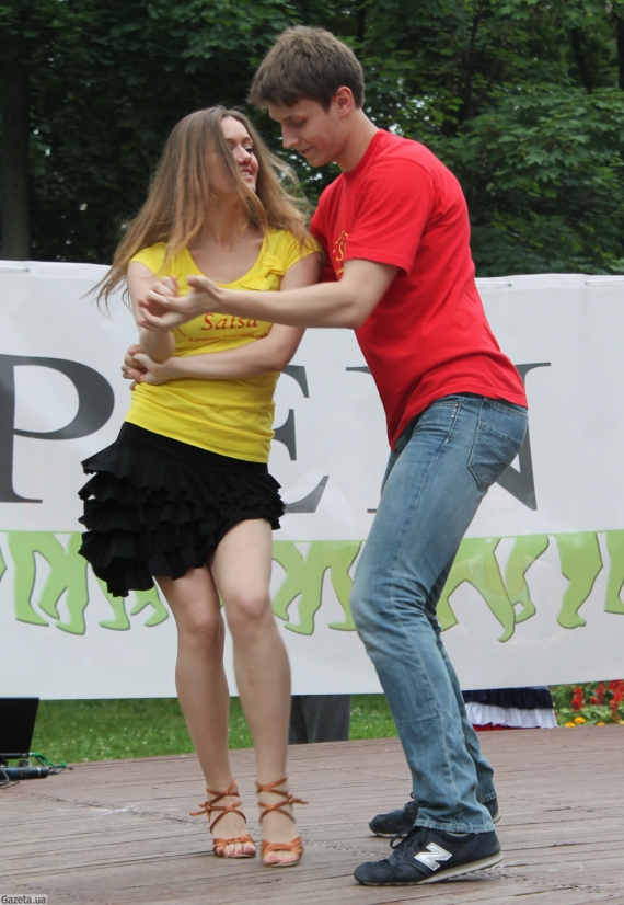 Виступ професійних танцівників на Всеукраїнському фестивалі &quot;Salsa Open Air&quot;