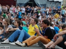 Украинские болельщики смотрят матч Дания-Нидерланды