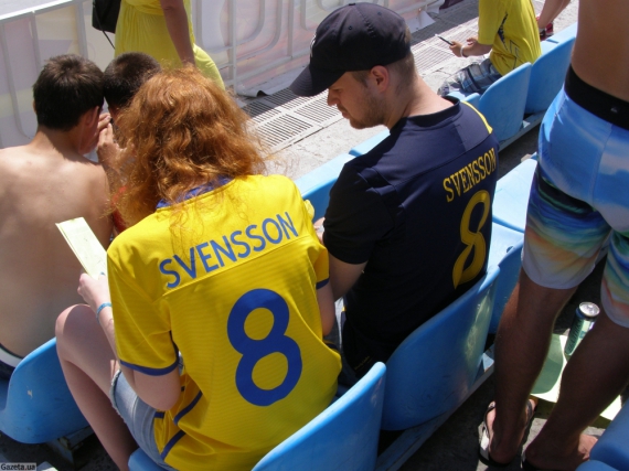 Болельщики сборной Швеции Сандра Андерссон и Джоаким Веннберг