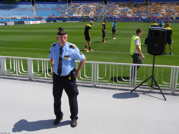 Шведские полицейские следили за порядком на тренировке своей сборной