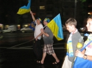 С фан-зоны люди расходились, пели: «У-у-Украина!