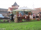 Во дворе замка развернули настоящую средневековую ярмарку