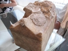 Мраморная коробка длиной около 15 сантиметров была найдена под алтарем церкви