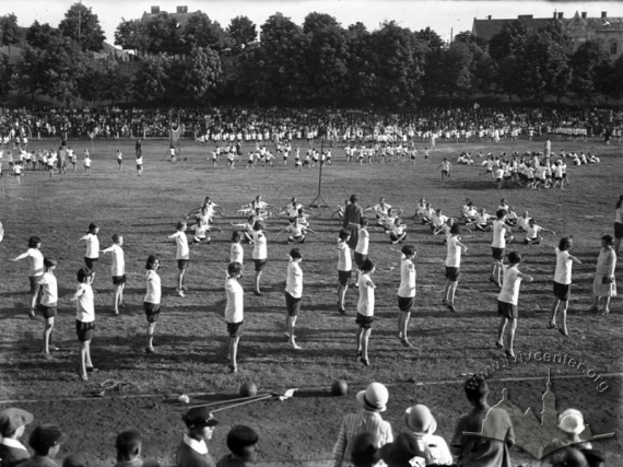 Спортивный праздник на стадионе &quot;Сокола-Матери&quot;, 1930-1932 гг.