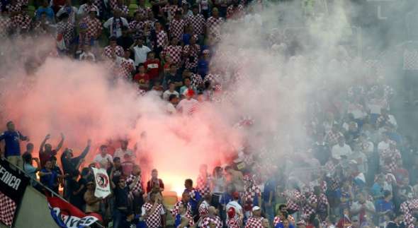 Инцидент произошел на шестой минуте матча на стадионе в Гданьске
