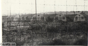 Бараки Українського робітничого табору, вид з м. Ґіссен, земля Гессен, Німеччина, 1947 р.
