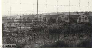 Бараки Українського робітничого табору, вид з м. Ґіссен, земля Гессен, Німеччина, 1947 р.