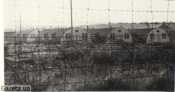 Бараки украинского рабочего лагеря, вид с г. Гиссен, земля Гессен, Германия, 1947 г.
