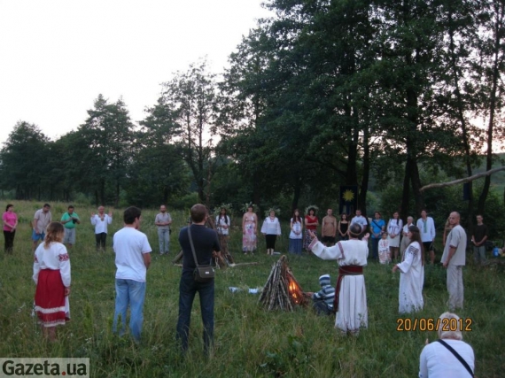 &quot;Сонячна енергія в ці дні найсильніша. Наприклад, з 20 по 22 червня - сонцестояння,  а святкувати Купала за старим  календарем доцільніше. Після цього свята дні стають на хвилину коротшими, а 6 липня відбувається вибух енергії на сонці. Відтоді дні будуть скорочуватися щвидшими темпами”, –  каже учасник свята Кузьма Федченко