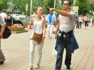 Студентка Анна Лыткина проводит экскурсию по городу, говорит с туристами на английском языке