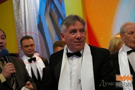 Владимир Супрун (в красном кружке)