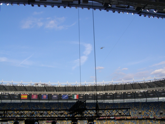 Над «Олимпийским» постоянно летал вертолет