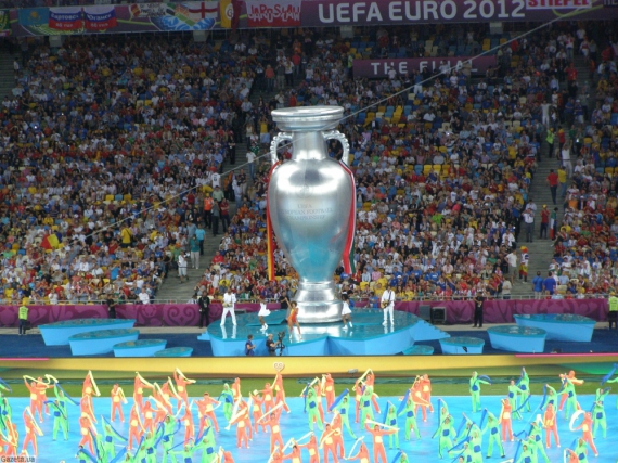 Осеана выполнила официальный гимн Евро перед финалом Испания - Италия