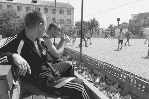 У виправній колонії в райцентрі Могилів-Подільський на Вінниччині в’язні зіграли унічию із міською командою ”Люкс”