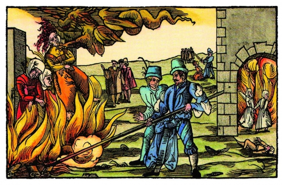 Спалення на вогнищі жінок, запідозрених у відьомстві, в одному з німецьких міст. Малюнок середини 
XVI століття. Іноді такі екзекуції мали масовий характер. Наприклад, 1589 року в саксонському місті Кведлінбурґ, південно­східна Німеччина, яке населяли 12 тисяч людей, за один лише день спалили 133 ”відьми”