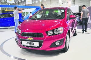 Новинку Chevrolet Aveo New також можна придбати у групах через ”АвтоТак”. У базовій коплектації автомобіля є передні електросклопідйомники, кондиціонер, підігрів передніх сидінь, 4 подушки безпеки,  кермо із регулюванням висоти й клавішами керування магнітолою