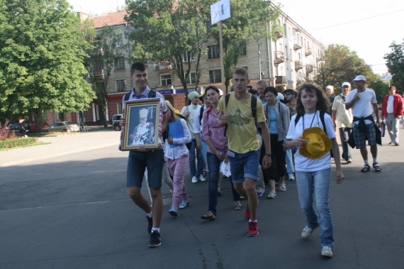 Люди з Тернополя, Хмельницького та Кам'янця щороку збираються до Зарваниці