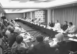 Представники Об’єднаної опозиції під час круглого столу ”Мале та середнє підприємництво”. 17 липня